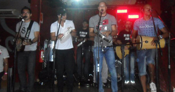 Música ao vivo no Daora Bar Grill Música ao vivo no Daora Bar Grill